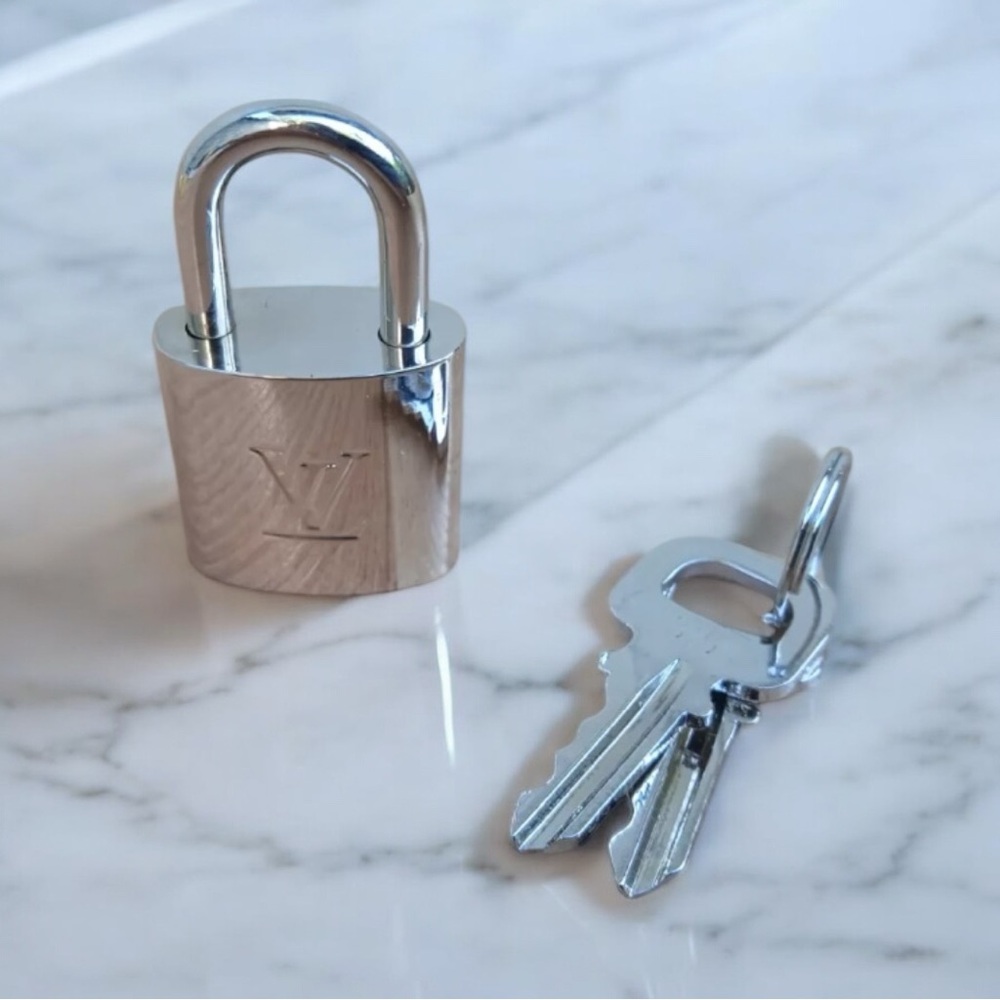 LAST ONE! Louis Vuitton PadLock Lock & 2 Keys Brass Shiny Silver Number 315 - Picture 4 of 8